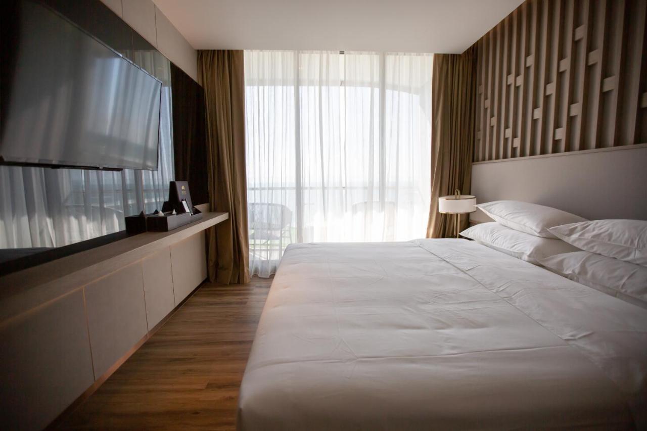 Symphony Of The Sea Hotel Bangsaen Exterior foto