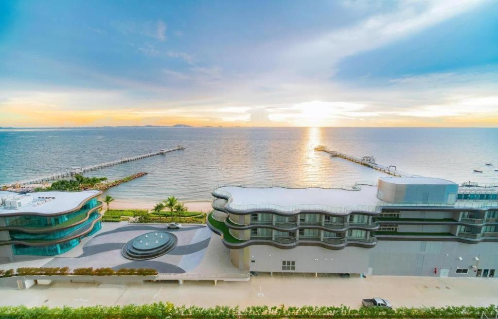 Symphony Of The Sea Hotel Bangsaen Exterior foto